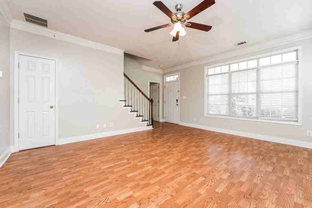 2005 Towne Park Dr - Photo 5 of 17