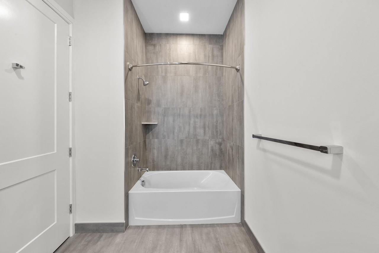 121 34th St - Photo 2 of 15