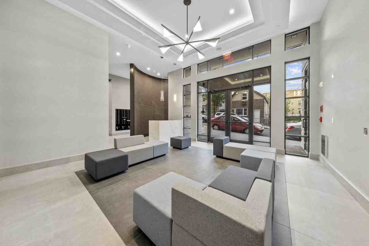 121 34th St - Photo 3 of 15