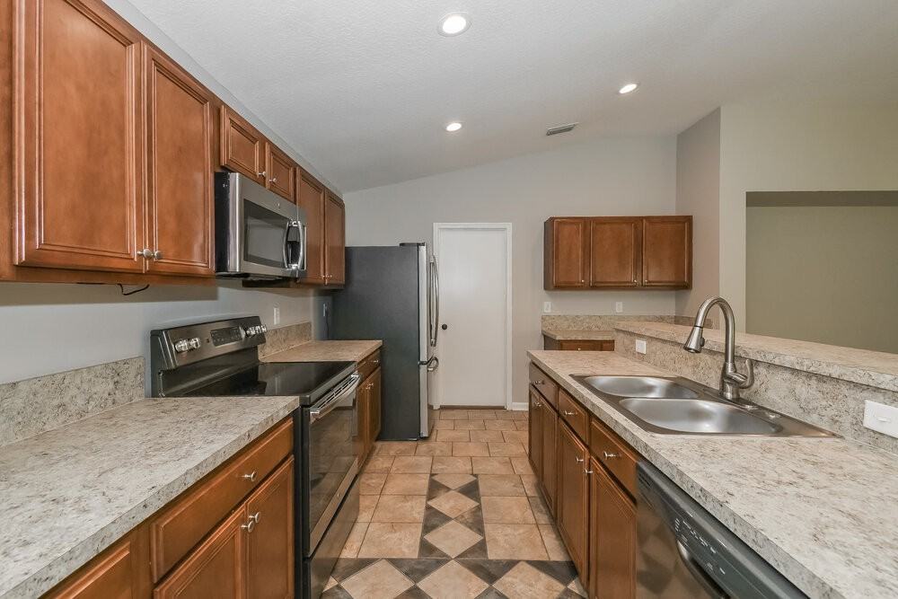 12616 Pine Marsh Way - Photo 6 of 16