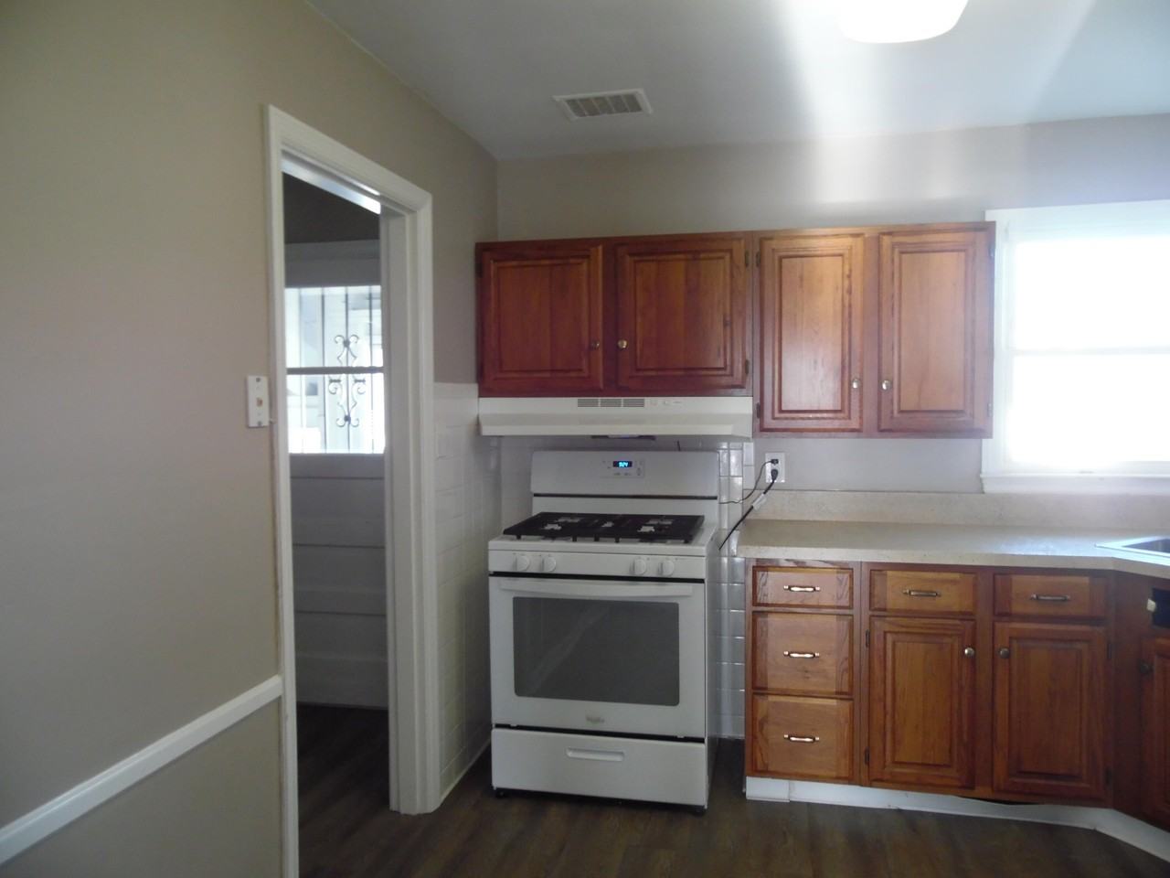 801 Marcellus Dr - Photo 4 of 10