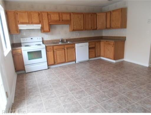 3640 Robin Hood Rd #1 - Photo 3 of 8