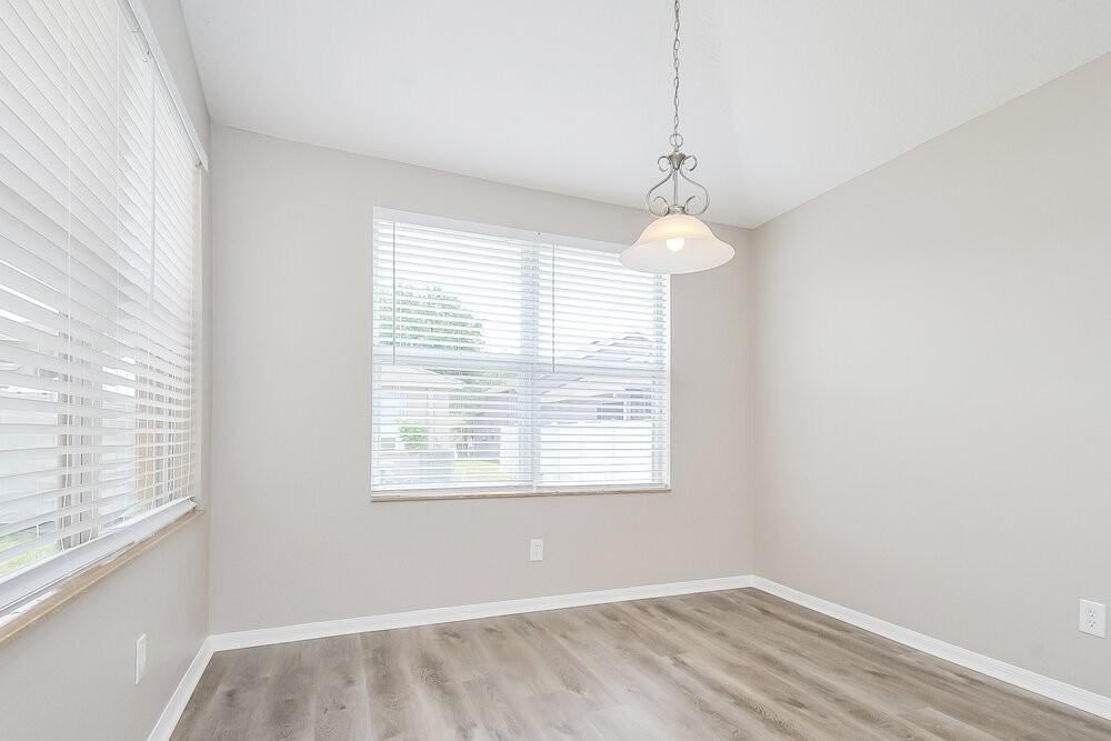 1221 Barclay Wood Dr - Photo 5 of 16