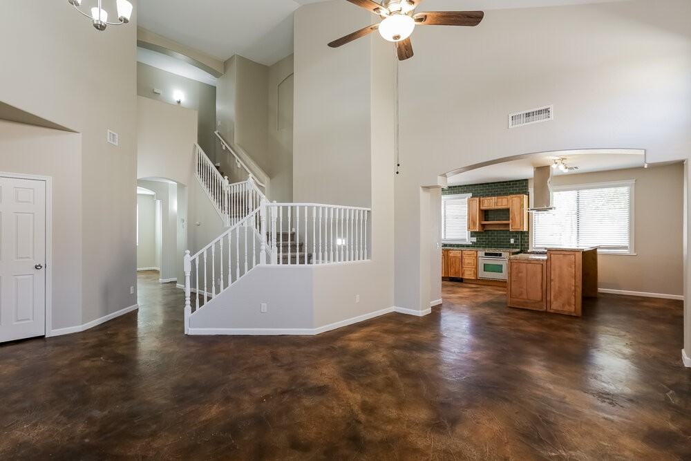 13311 W Stella Ln - Photo 5 of 17