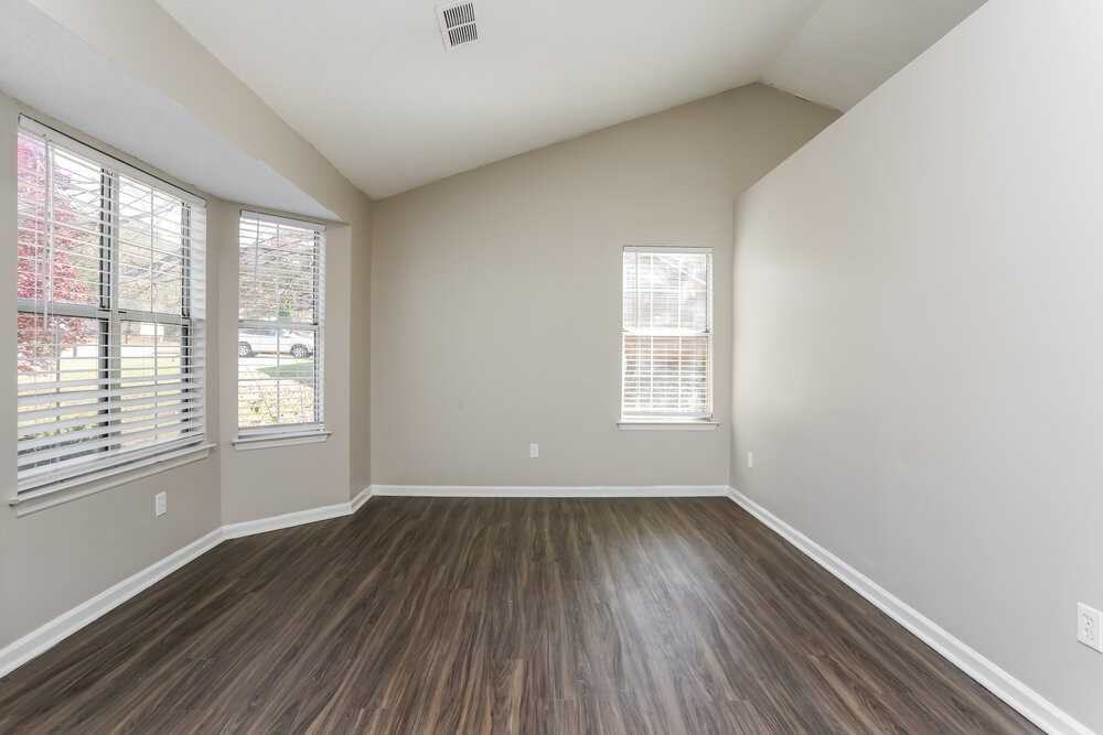 5453 Fox Valley Ln - Photo 5 of 18