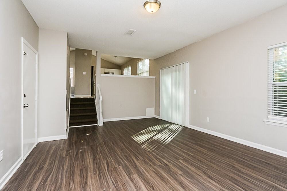 5453 Fox Valley Ln - Photo 6 of 18