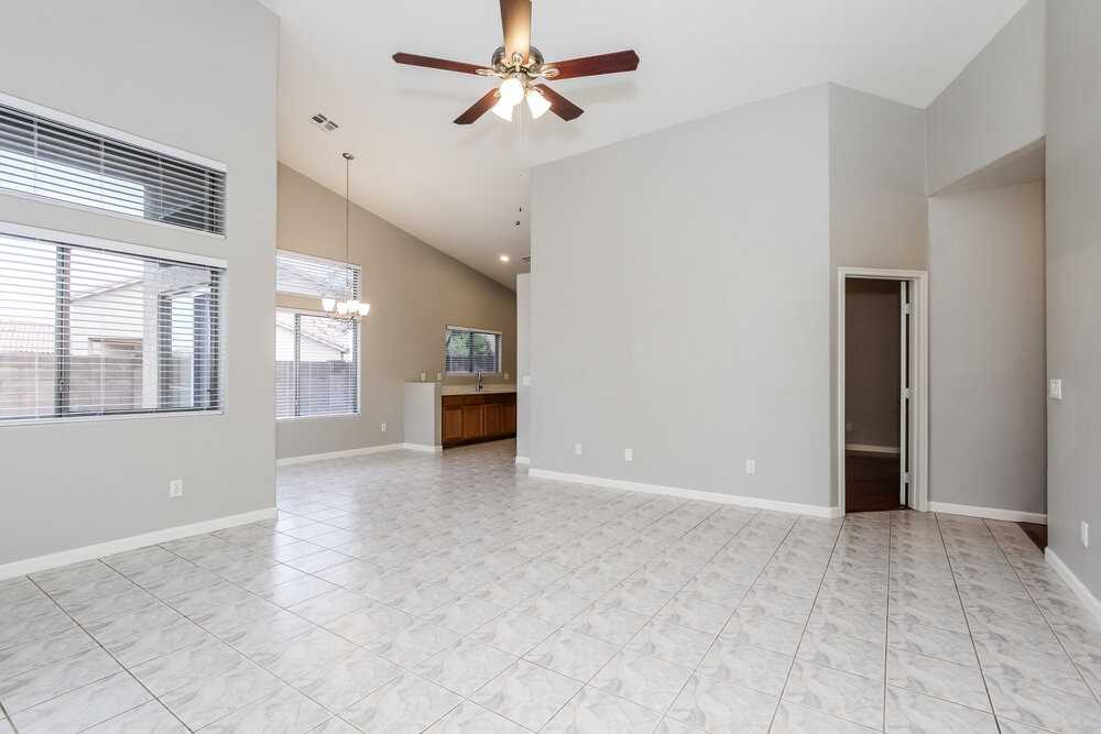 14510 N 87th Ave - Photo 4 of 16