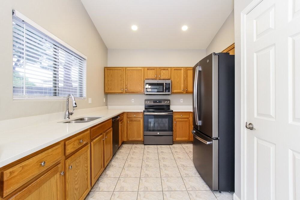 14510 N 87th Ave - Photo 6 of 16