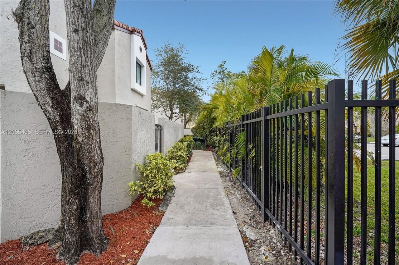 10535 Sw 154th Ct #6 - Photo 4 of 37