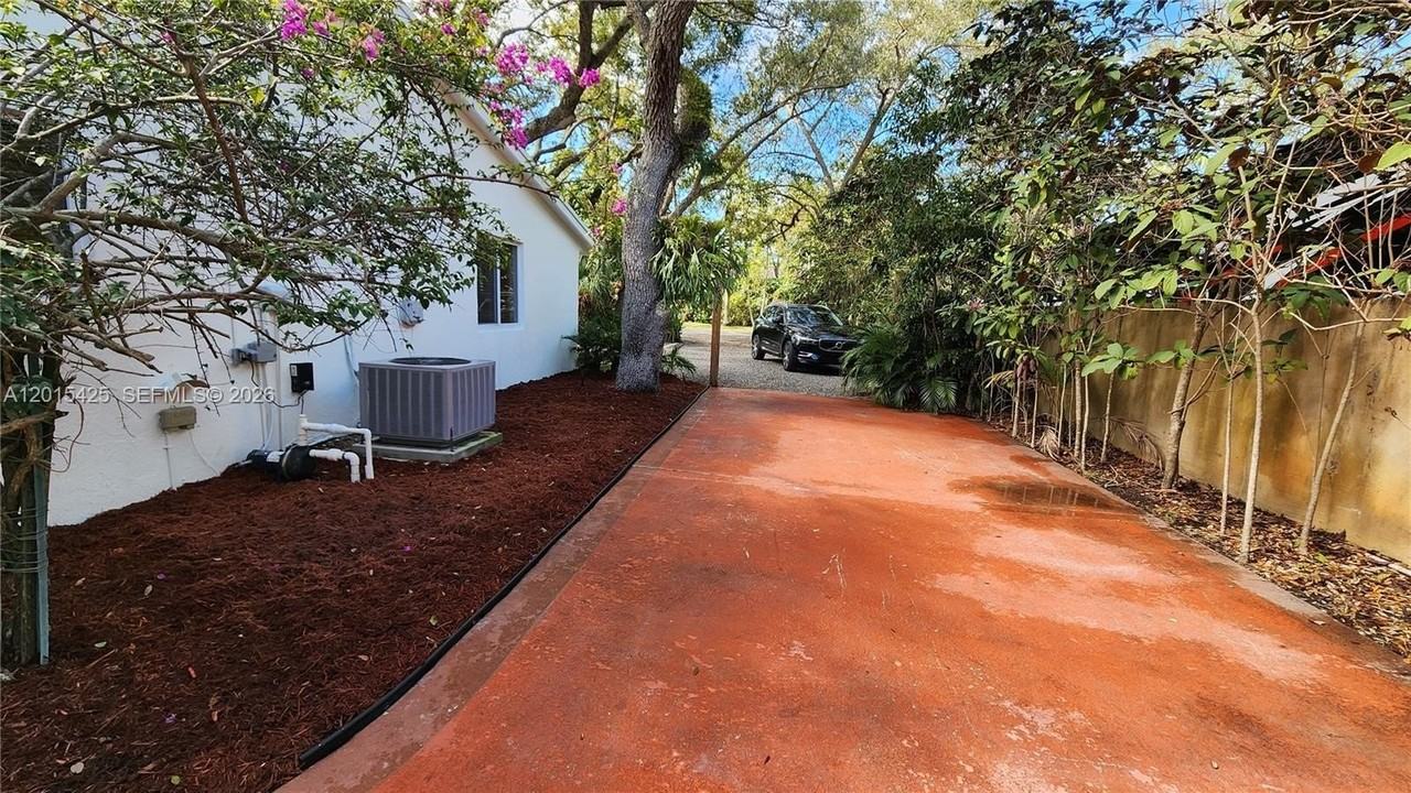 16575 Old Cutler Rd #16575 - Photo 2 of 29