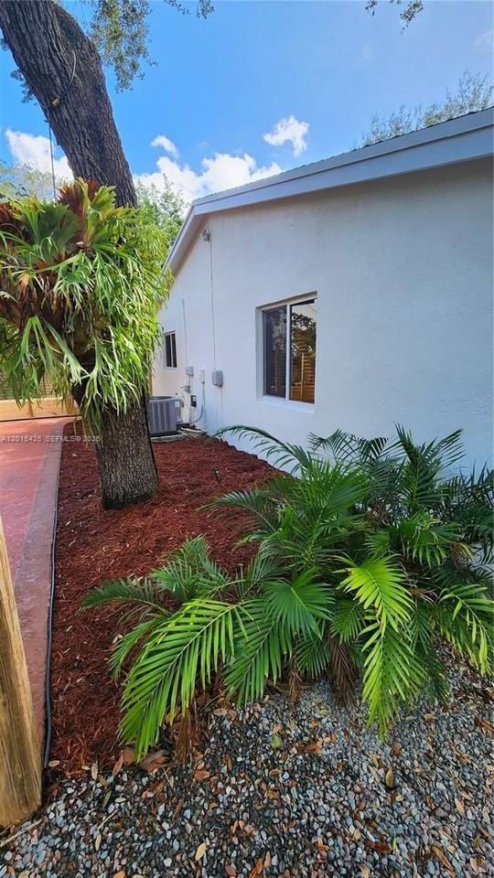 16575 Old Cutler Rd #16575 - Photo 3 of 29