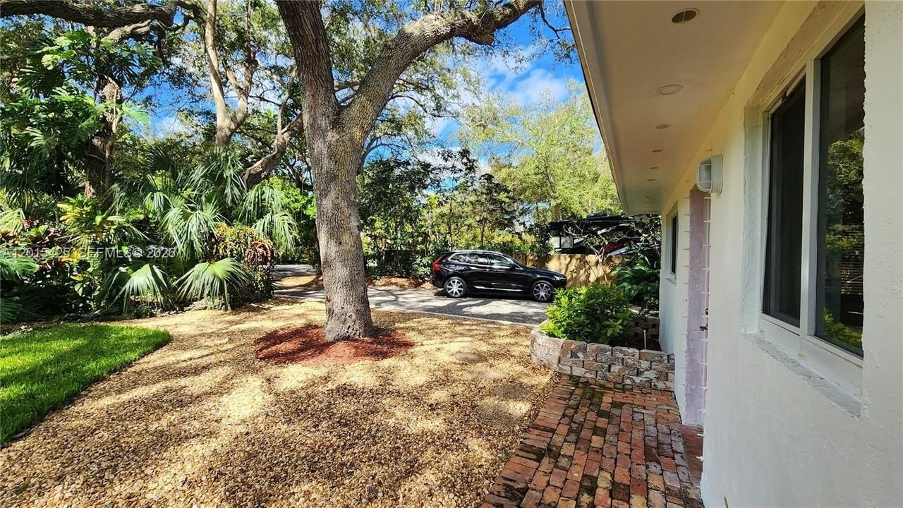 16575 Old Cutler Rd #16575 - Photo 5 of 29