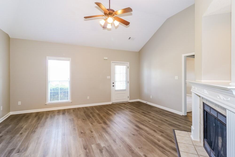 10178 Morning Hill Dr - Photo 3 of 16