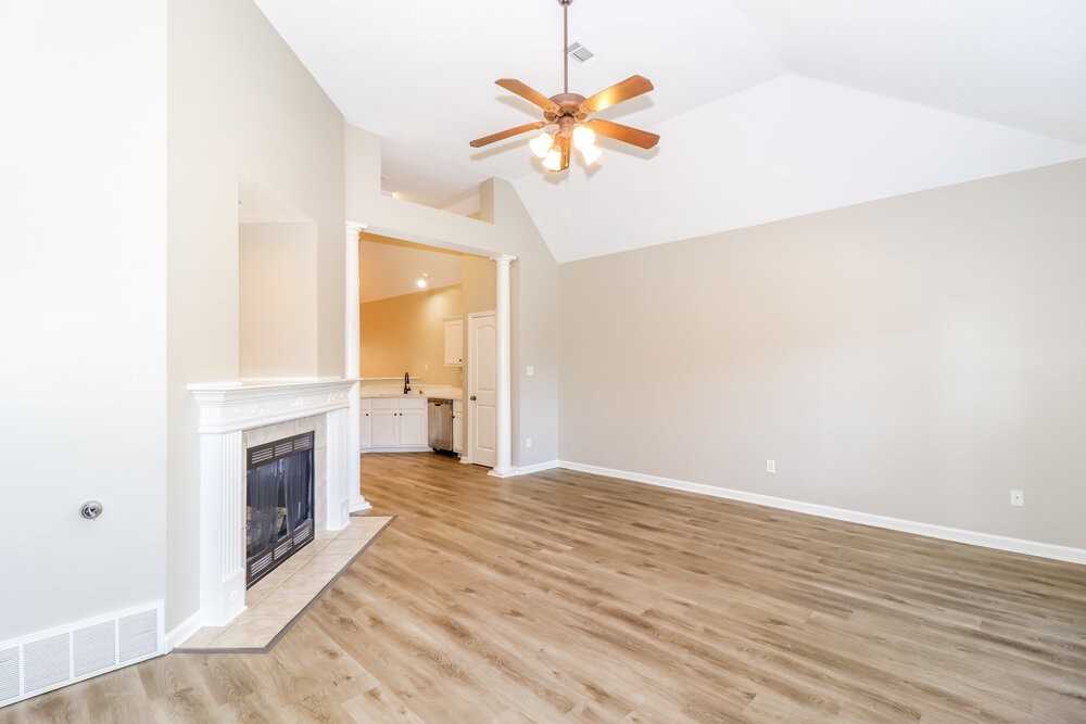10178 Morning Hill Dr - Photo 4 of 16