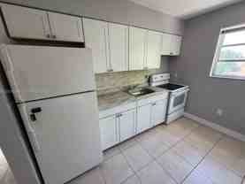 1646 Nw 2nd St #6 - Photo 1 of 1