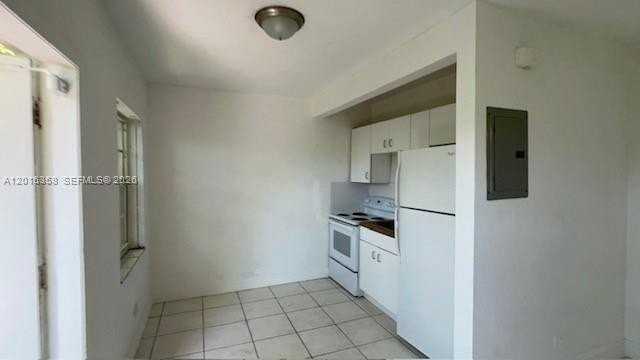 441 Sw 10th St #4 - Photo 3 of 18