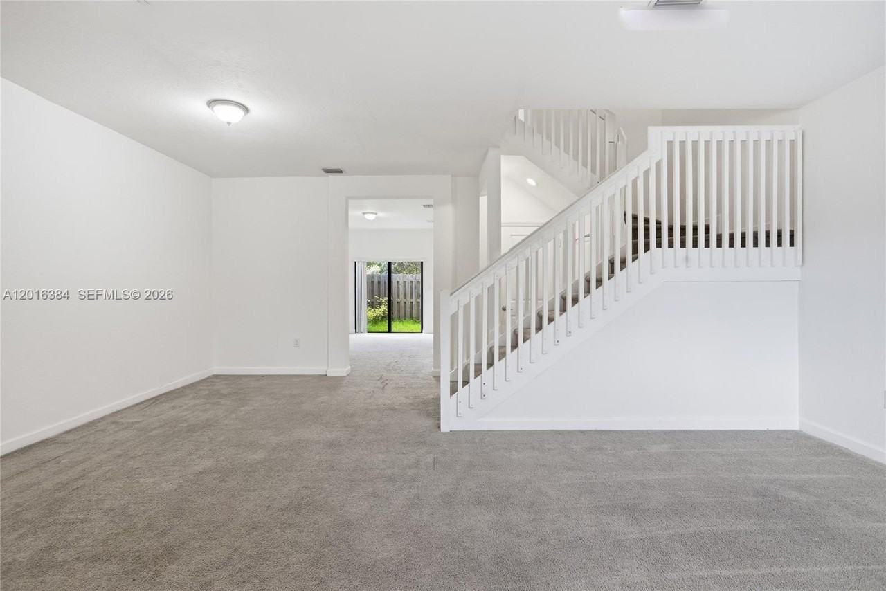 20714 Ne 5th Ct #220714 - Photo 5 of 38