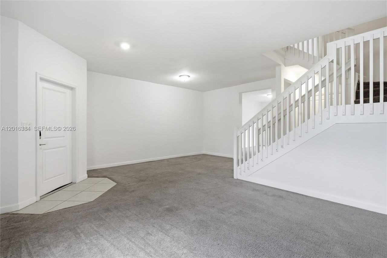 20714 Ne 5th Ct #220714 - Photo 6 of 38