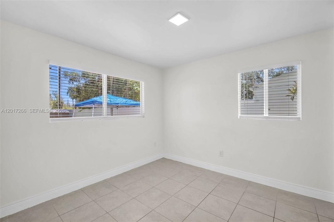 1550 Ne 131st Ln #1550 - Photo 4 of 27
