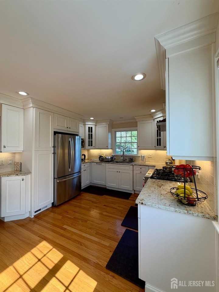 214 Rivercrest Dr - Photo 3 of 30