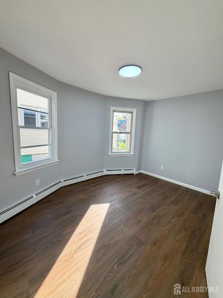 141 Emerson St #1 - Photo 4 of 9