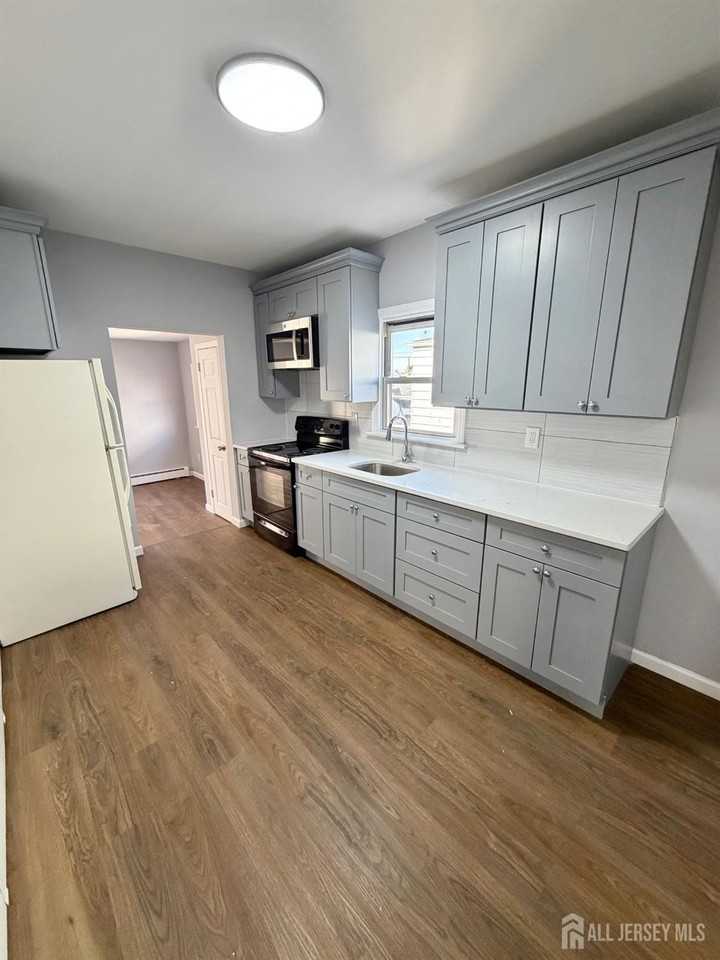 141 Emerson St #1 - Photo 5 of 9