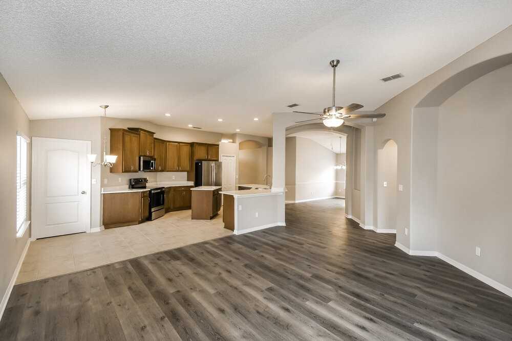 1098 Maple Ln - Photo 4 of 16