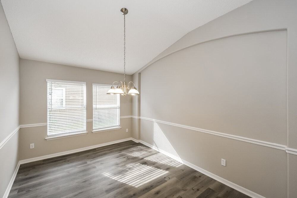 1098 Maple Ln - Photo 5 of 16