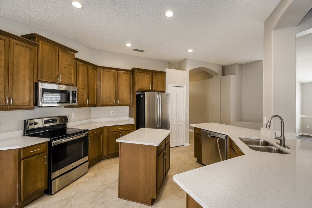 1098 Maple Ln - Photo 6 of 16