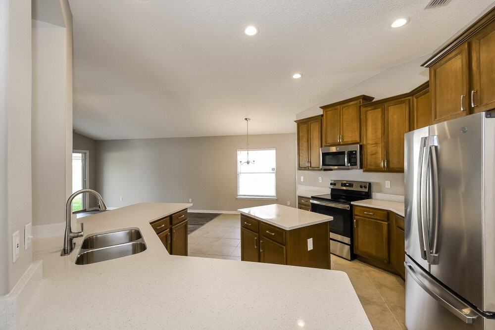 1098 Maple Ln - Photo 7 of 16