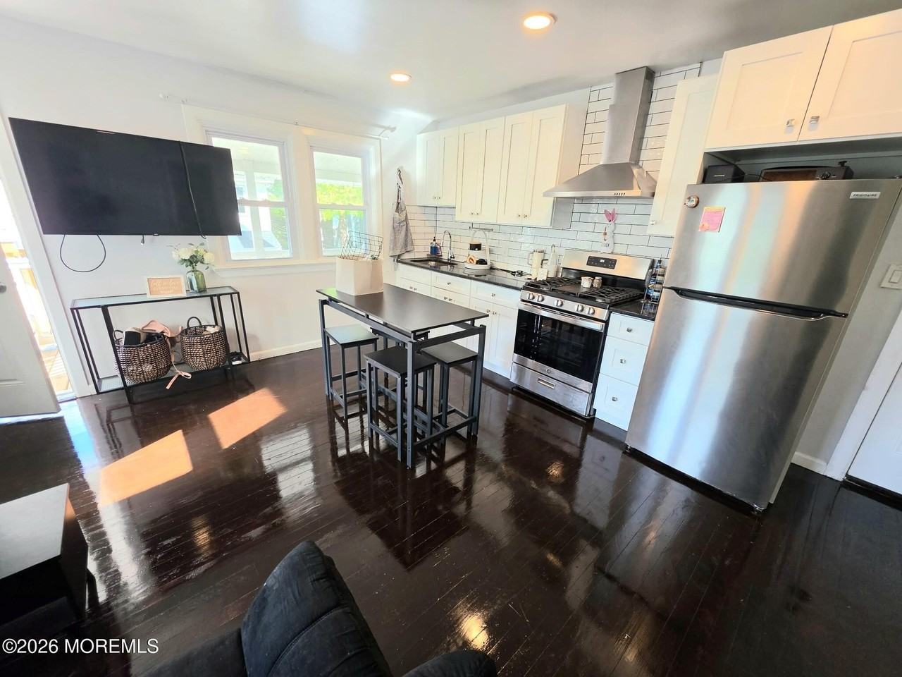 916 Sunset Ave #4 - Photo 2 of 7