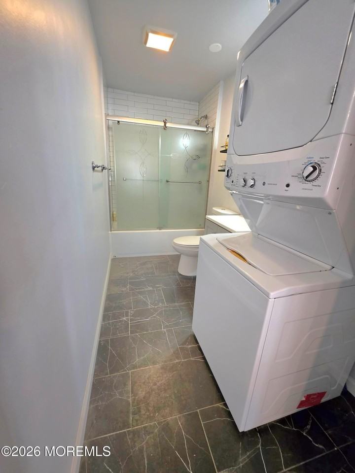 916 Sunset Ave #4 - Photo 4 of 7