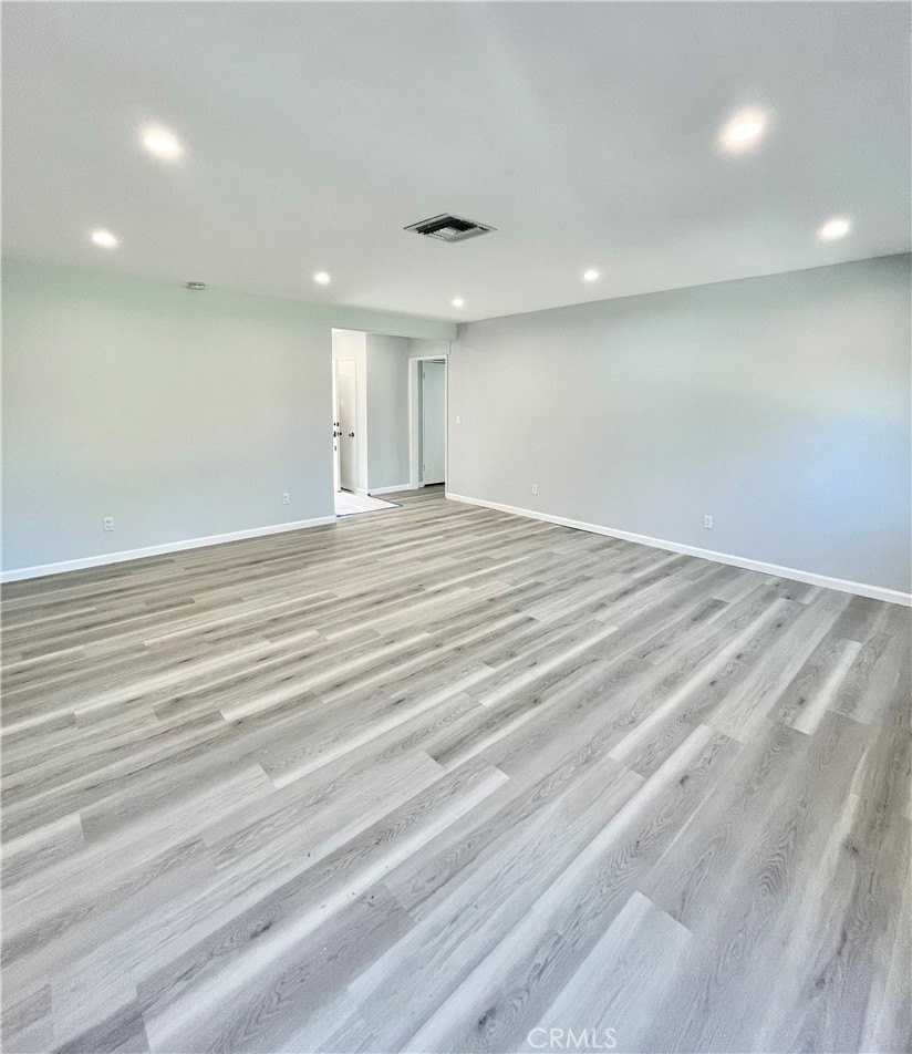 15853 Stare St - Photo 3 of 12