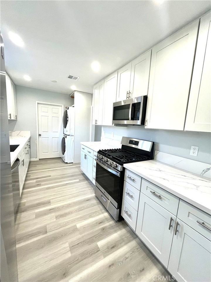 15853 Stare St - Photo 5 of 12