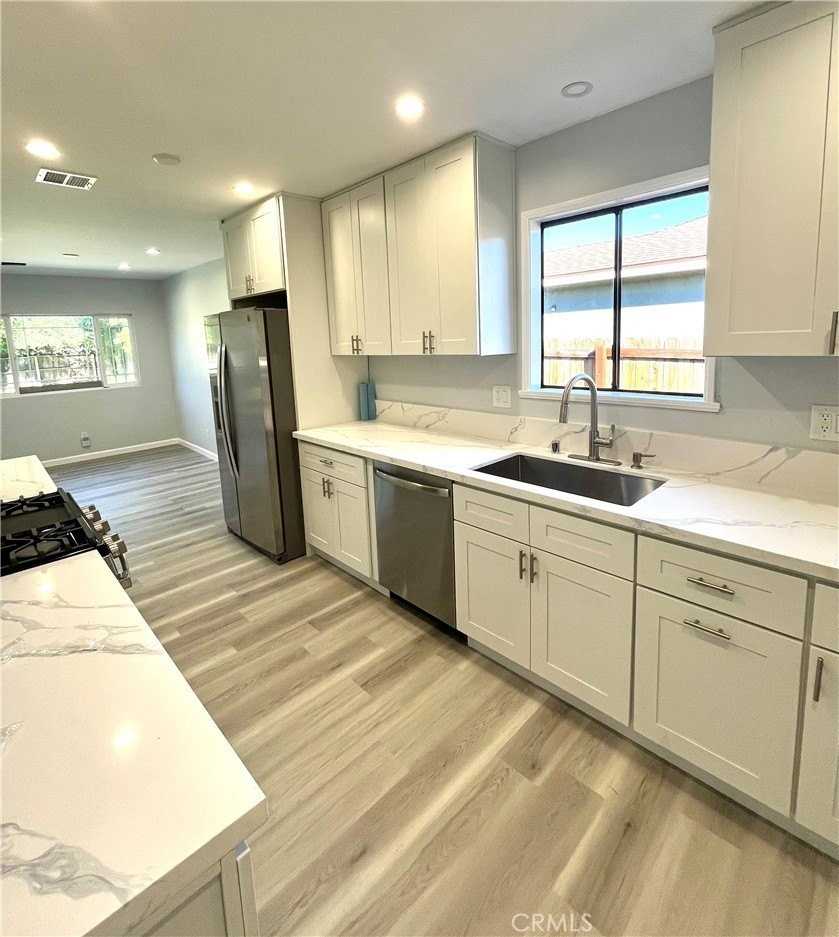 15853 Stare St - Photo 6 of 12