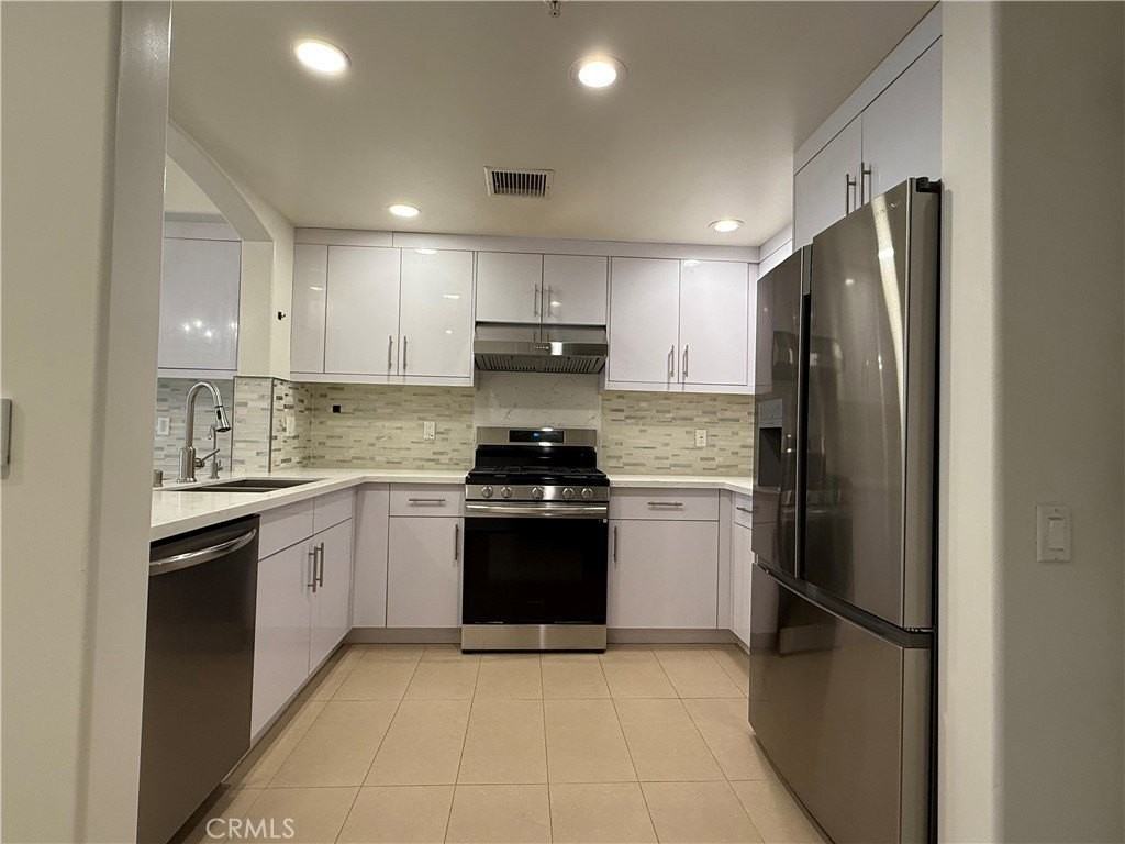 1598 Long Beach Blvd #212 - Photo 3 of 14