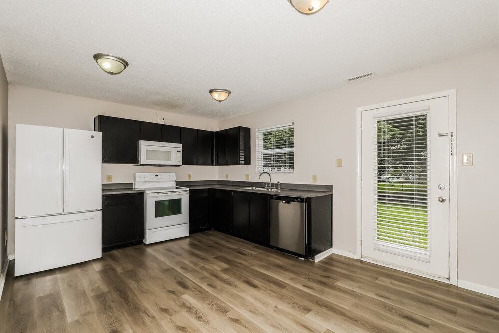 9205 Middlebury Way - Photo 7 of 17