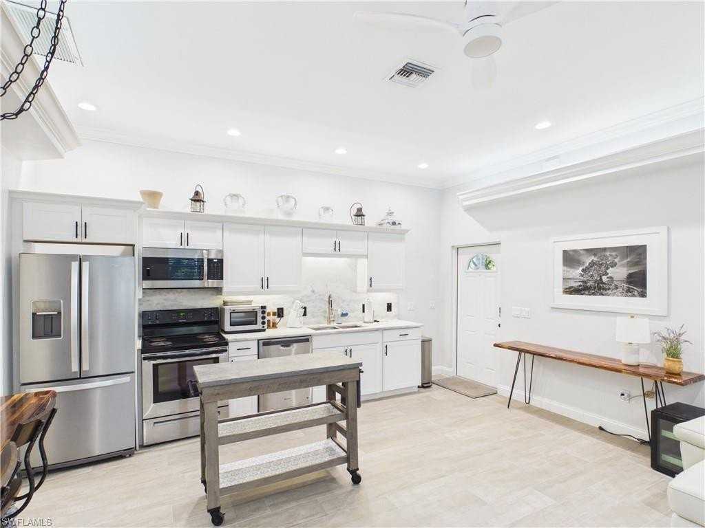 6072 Polly Ave - Photo 2 of 19