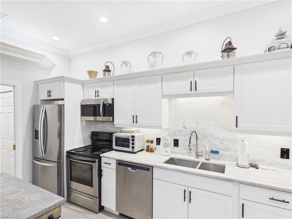 6072 Polly Ave - Photo 3 of 19