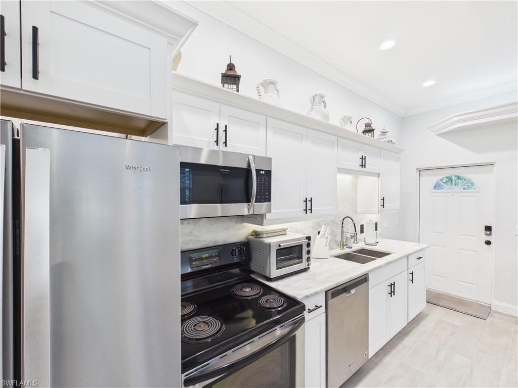 6072 Polly Ave - Photo 4 of 19