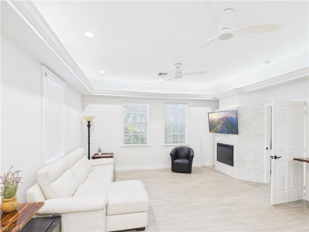 6072 Polly Ave - Photo 5 of 19