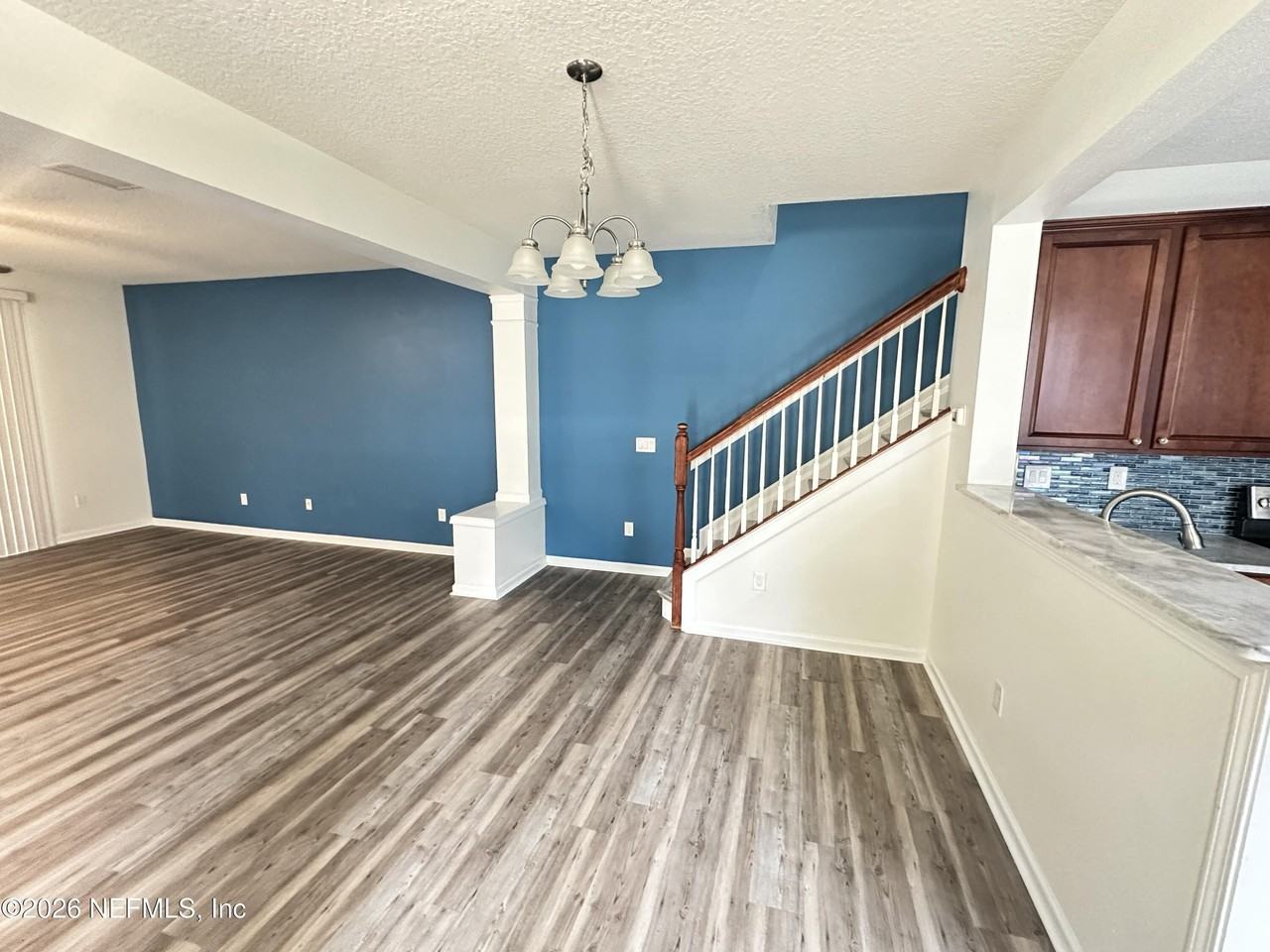 4163 Highwood Dr - Photo 4 of 17