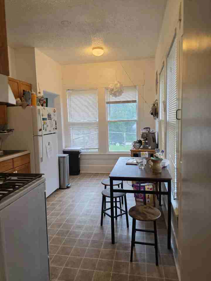 709 B East 45th Street - Photo 5 of 12