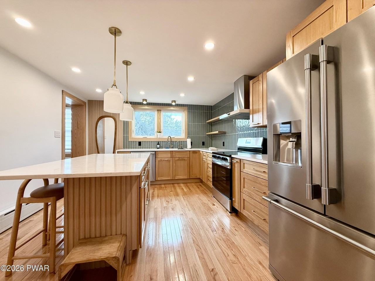 955 Main St - Photo 3 of 20