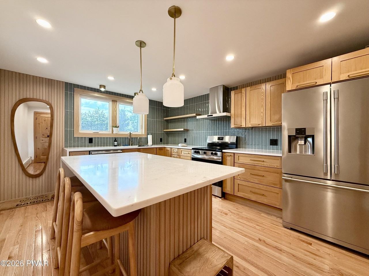 955 Main St - Photo 4 of 20