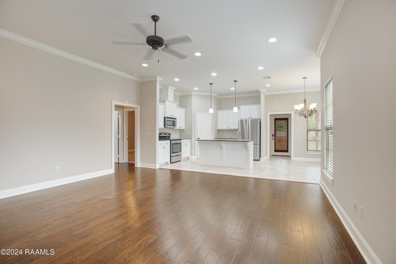 919 Russo St - Photo 3 of 13