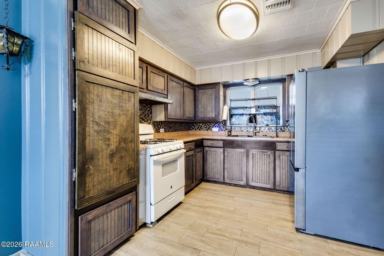 2129 N Main St - Photo 4 of 25