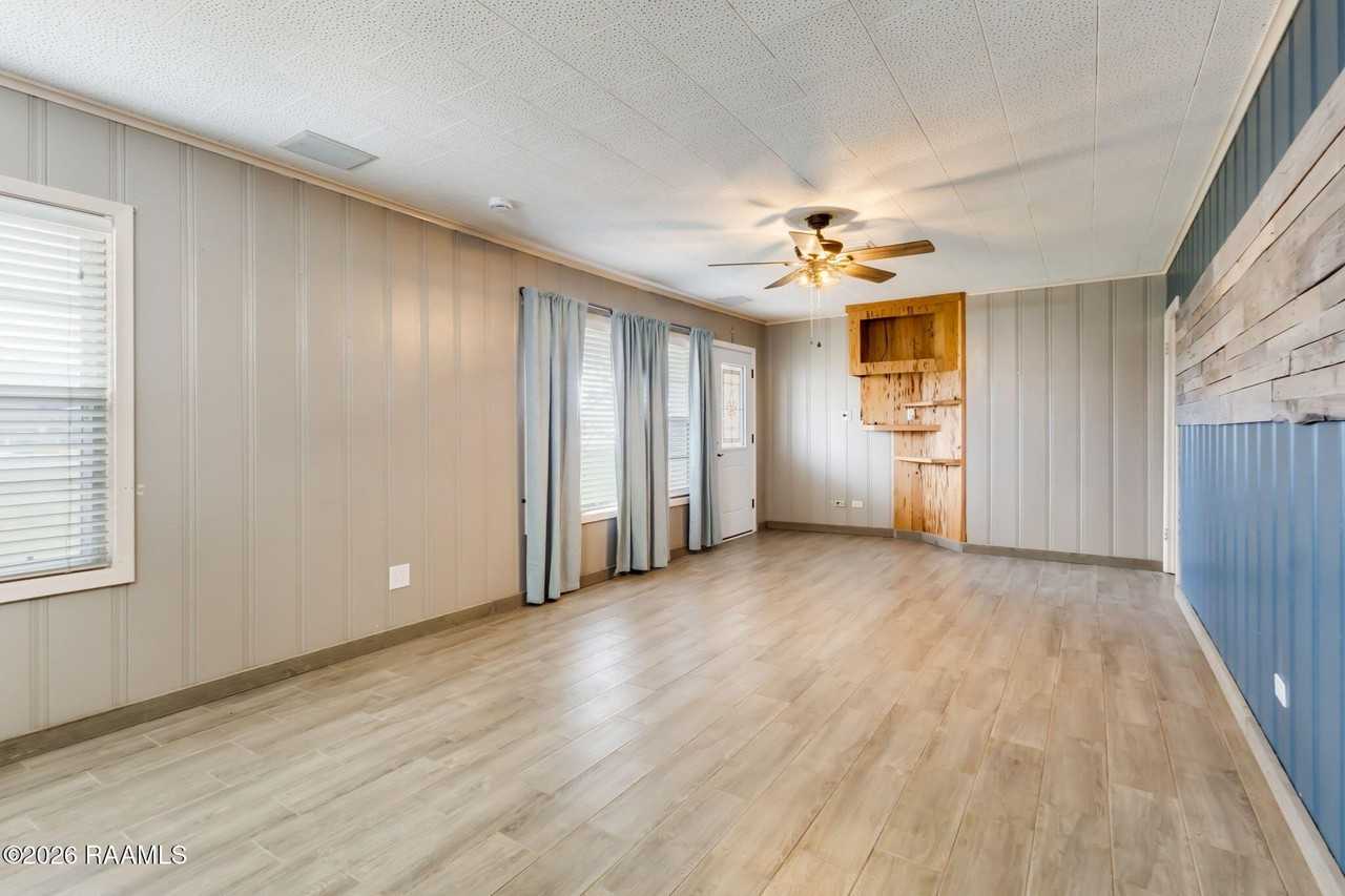 2129 N Main St - Photo 5 of 25