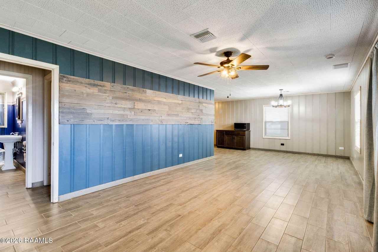 2129 N Main St - Photo 6 of 25