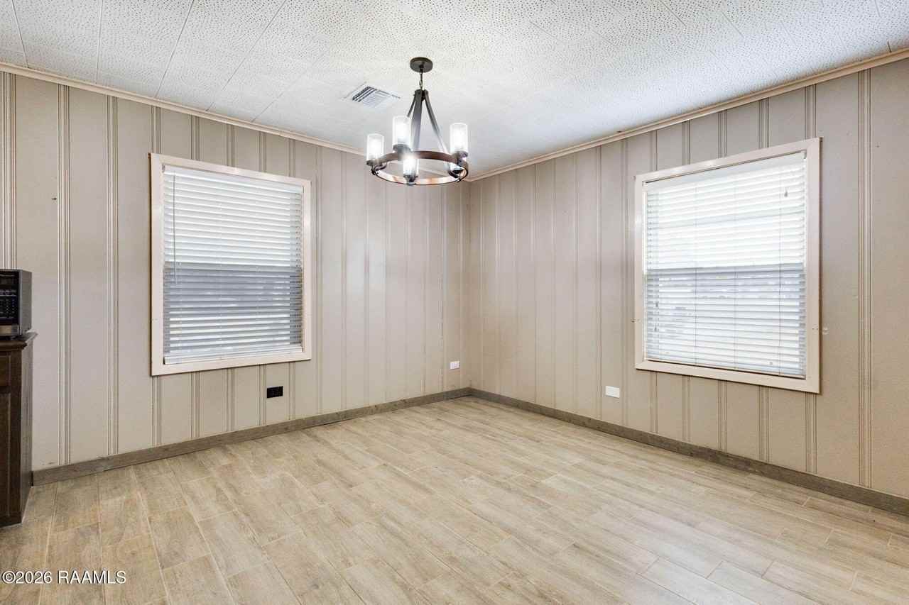 2129 N Main St - Photo 7 of 25